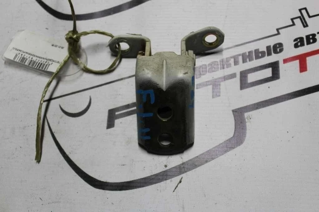 ПЕТЛЯ ДВЕРИ NISSAN ПЕРЕД ЛЕВО ВЕРХ 824202J000