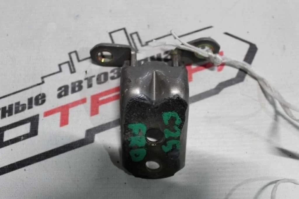 ПЕТЛЯ ДВЕРИ NISSAN SUZUKI ... QUEST ROGUE SENTRA SERENA SYLPHY TEANA TIIDA X-TRAIL B17... TNJ31 TNT31 TNU31 TNZ51 TU31 TZ50 TZ51 Z51 ПЕРЕДНИЕ ПРАВЫЕ НИЖНИЕ 824204P000