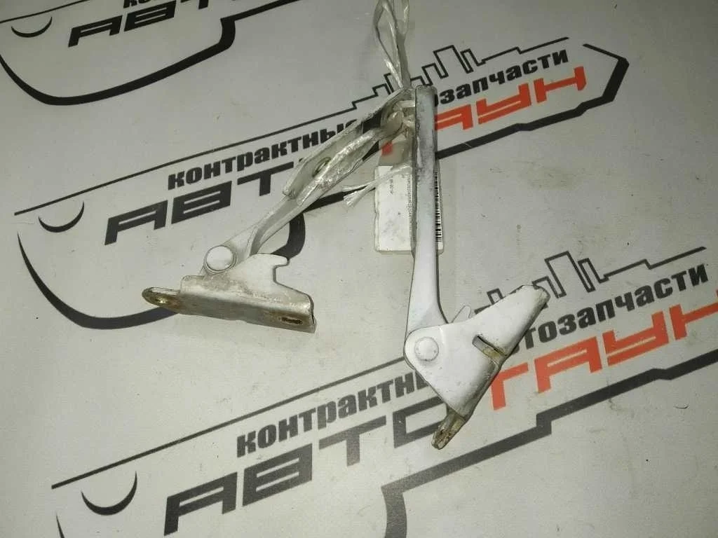 КРОНШТЕЙН КАПОТА MITSUBISHI ПРАВО MR292043