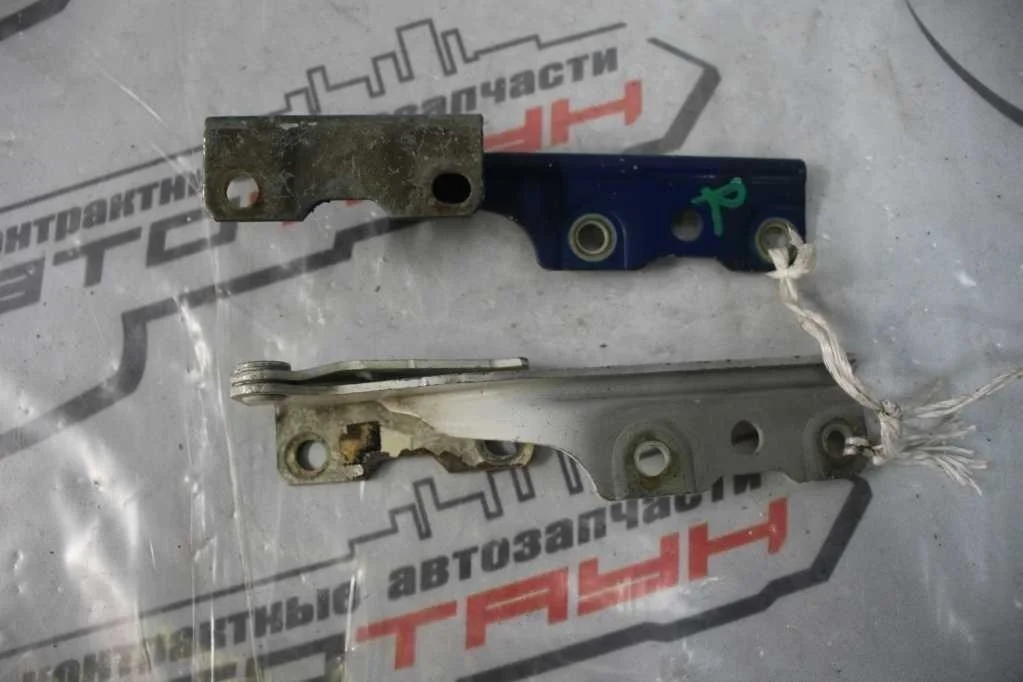 КРОНШТЕЙН КАПОТА MITSUBISHI ПРАВО MN126934