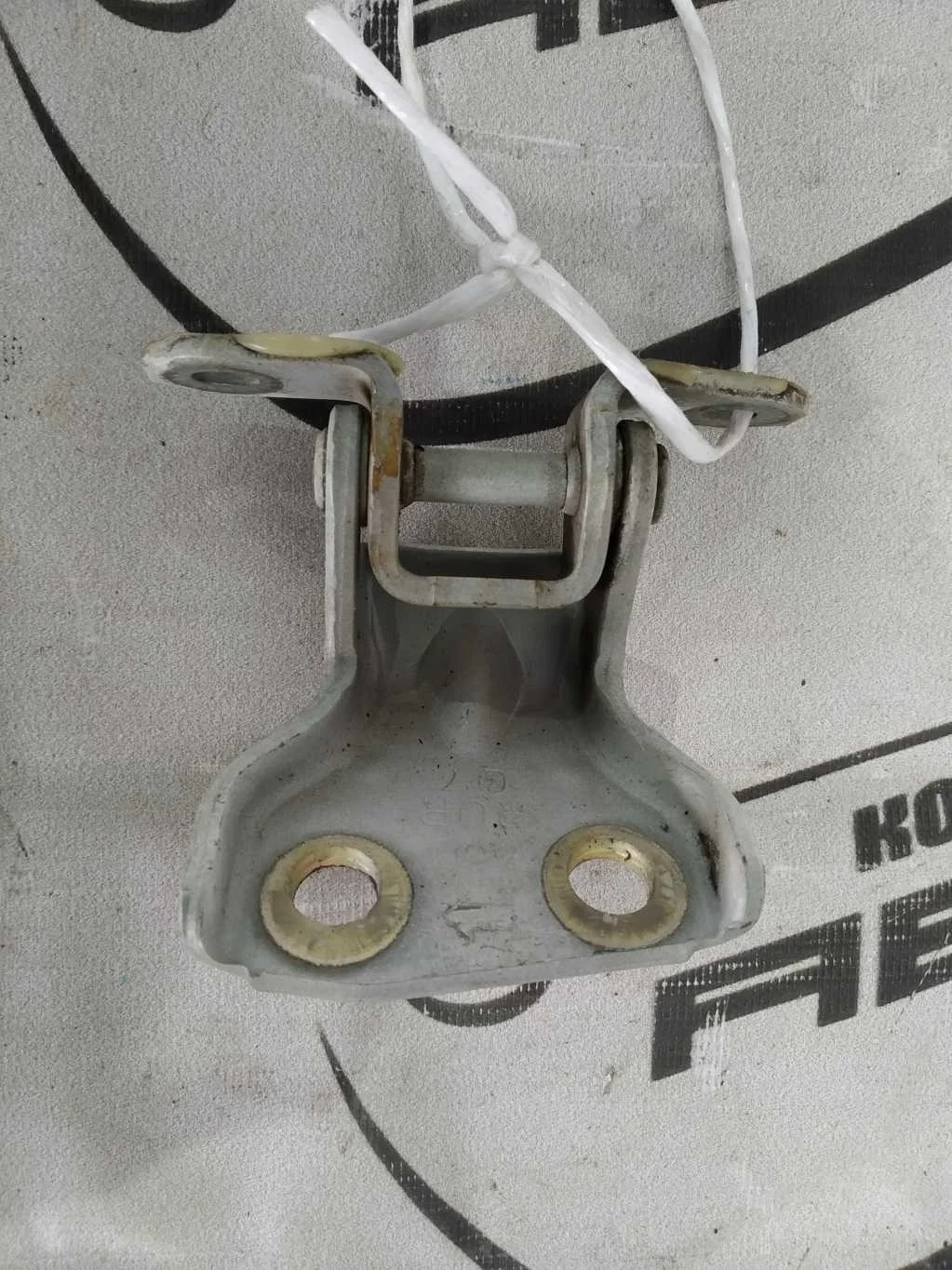 ПЕТЛЯ ДВЕРИ NISSAN ЗАД ЛЕВО НИЗ 804002U000