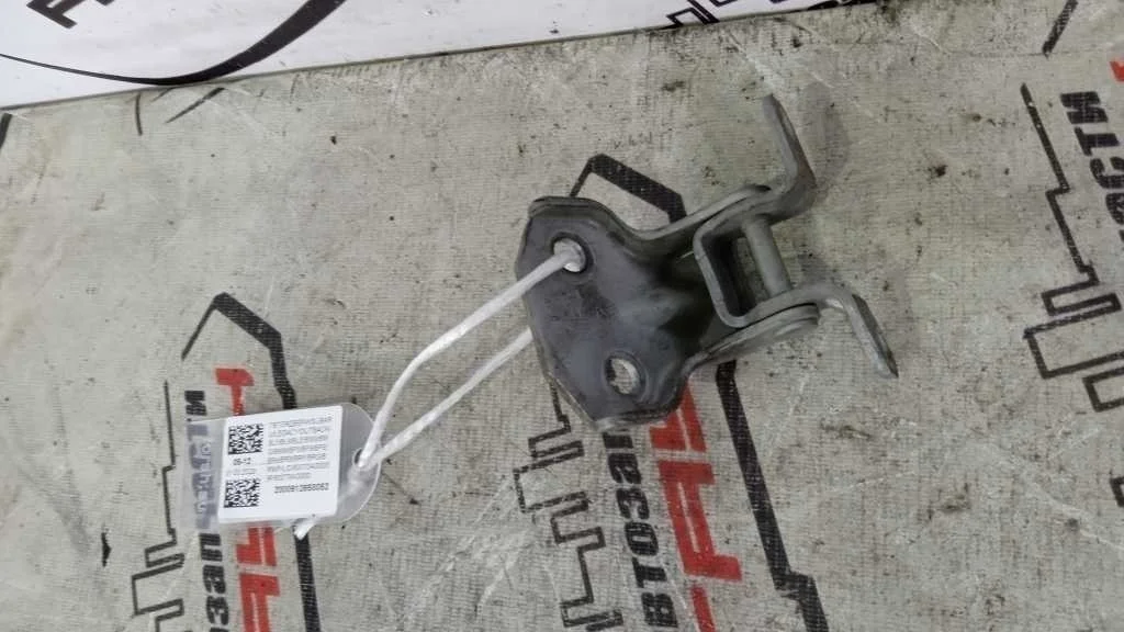 ПЕТЛЯ ДВЕРИ SUBARU ПЕРЕД ЛЕВО НИЗ 60070AG0009P