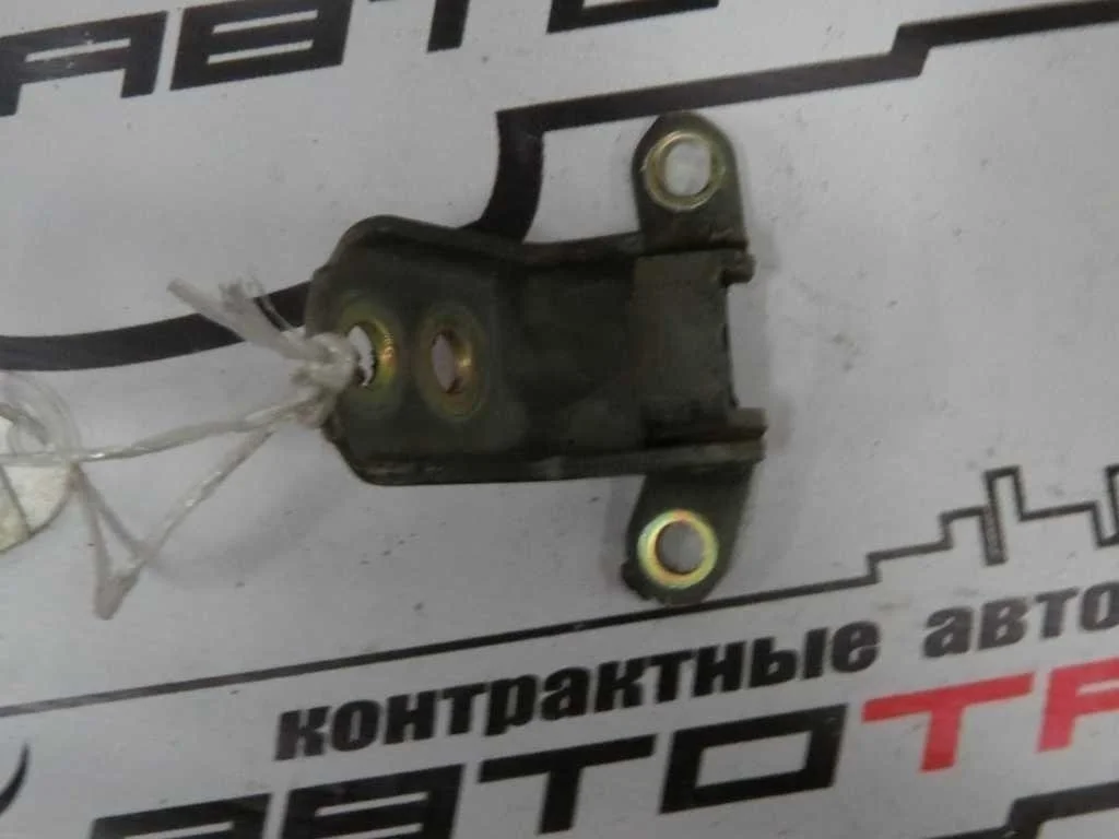 ПЕТЛЯ ДВЕРИ NISSAN ПЕРЕДНЯЯ ПРАВАЯ ВЕРХНЯЯ 824212J000