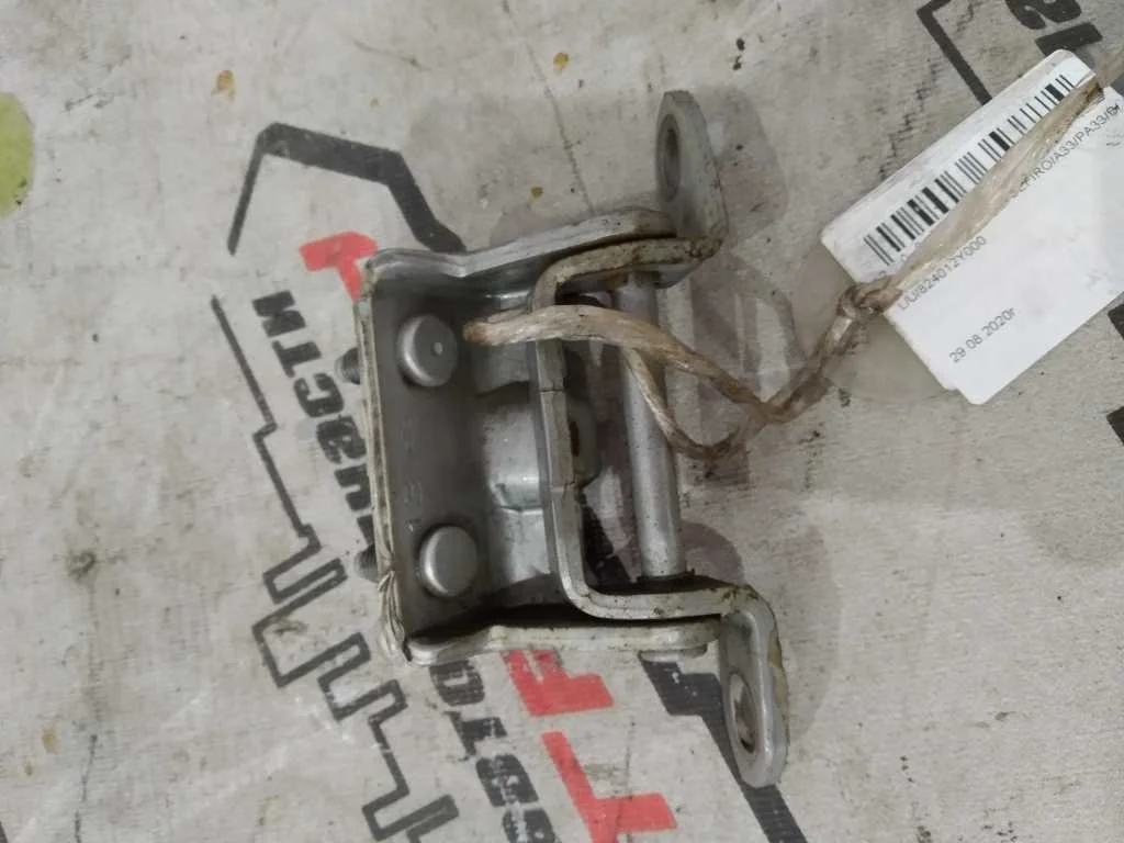 ПЕТЛЯ ДВЕРИ NISSAN ЗАДНЯЯ ЛЕВАЯ ВЕРХНЯЯ 824012Y000