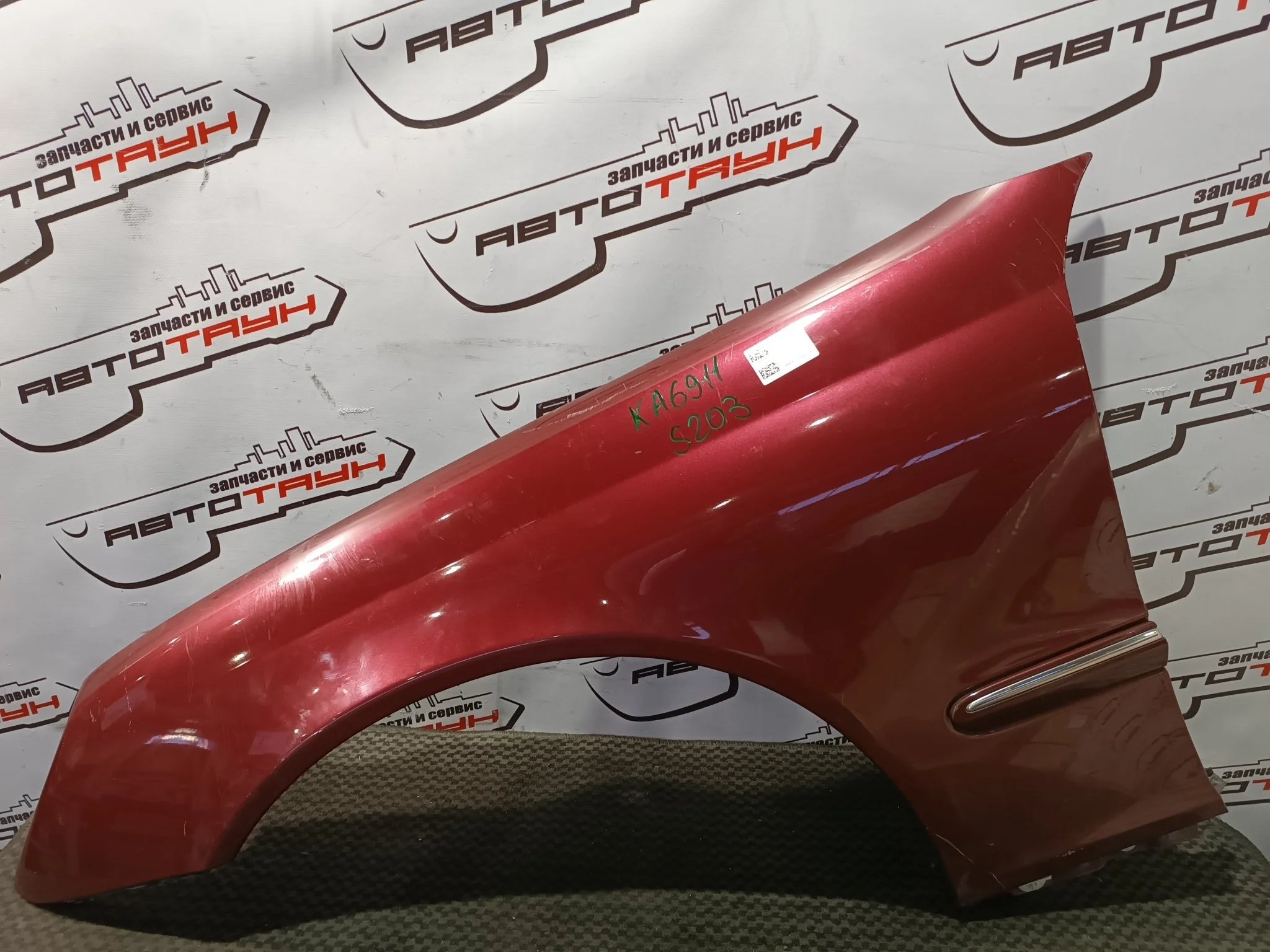 КРЫЛО MERCEDES-BENZ A2038800118 ПЕРЕД ЛЕВО красный, 567U KA6911