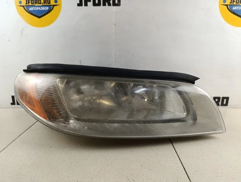 Фара Volvo V70 2008