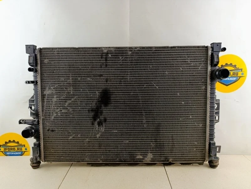Радиатор охлаждения Volvo V70 2008