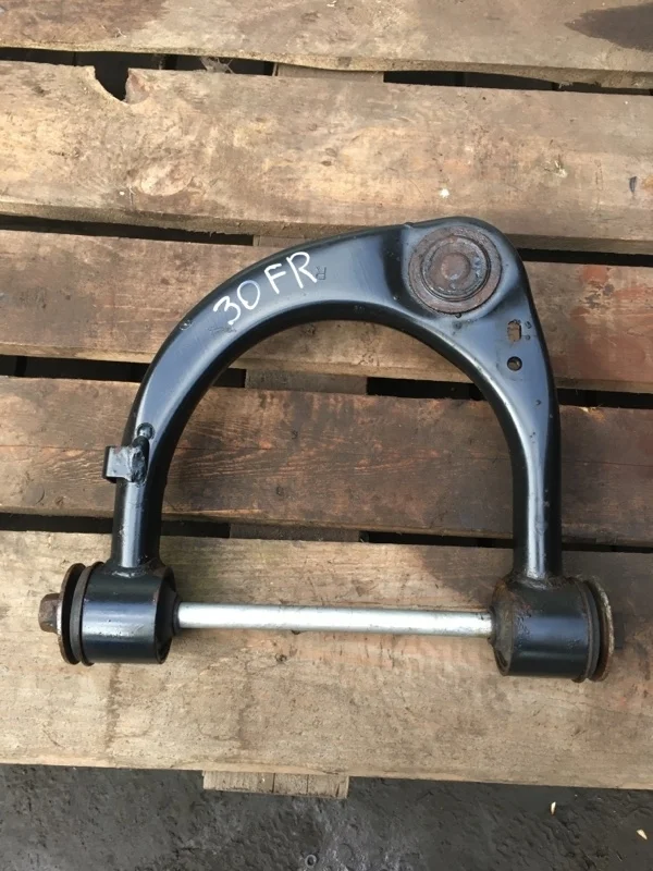 Рычаг передний верхний правый Toyota Land Cruiser 2018 4861060060 URJ202 4.5 1VD-FTV, передний правый