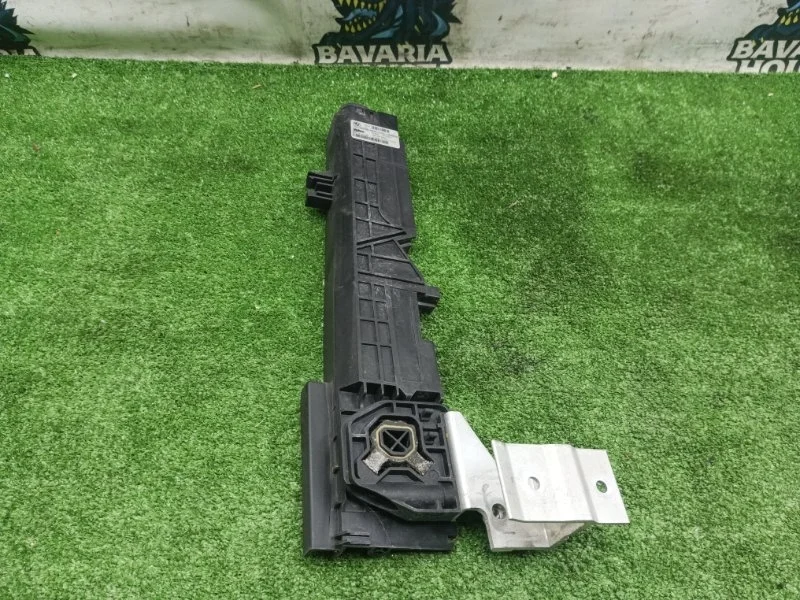 Кронштейн радиатора левый BMW 1 2011 17117600536 F20 N13B16A