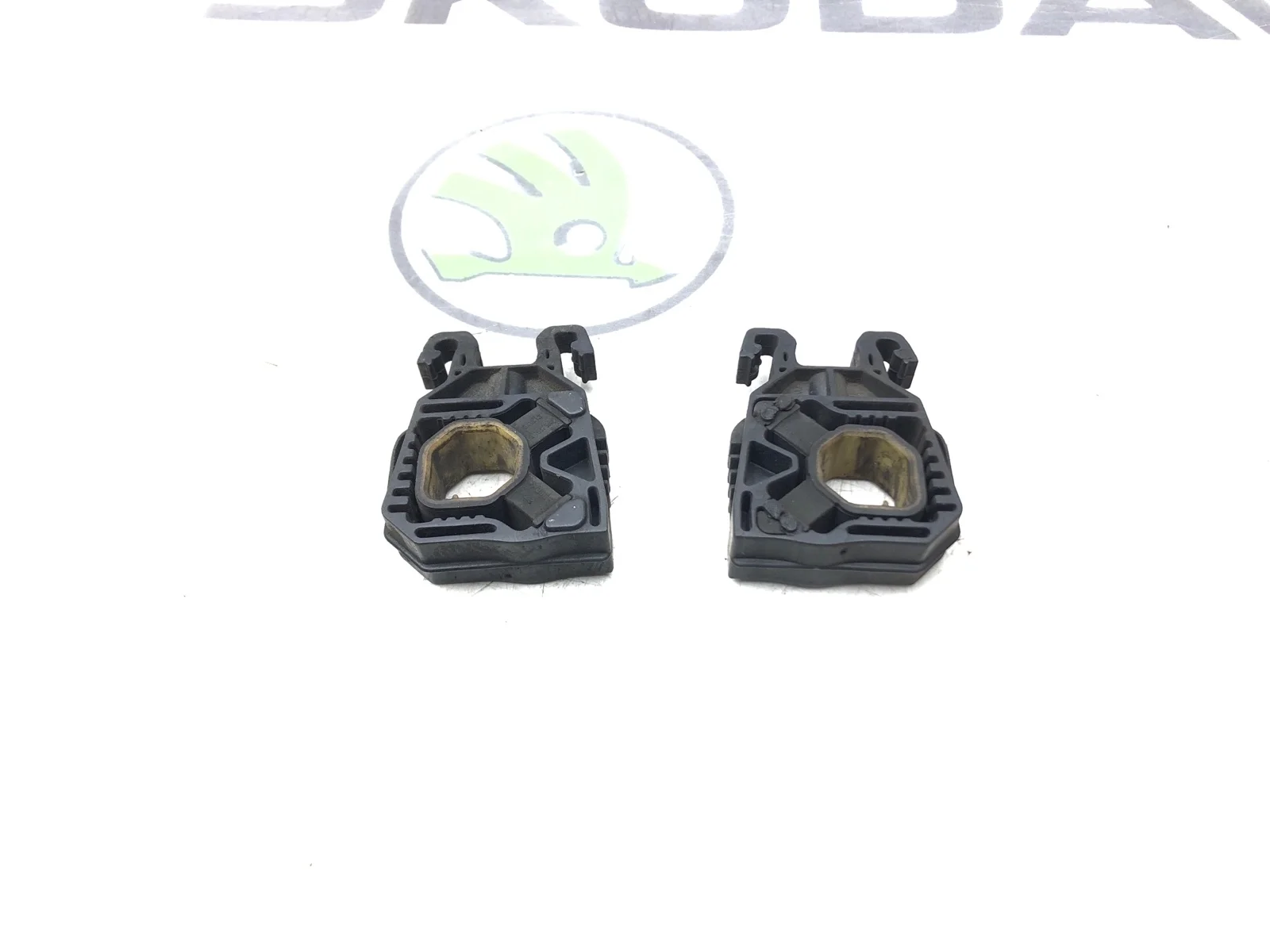 Подушка радиатора Skoda Octavia 2016 5Q0121367D A7 (5E) 1.6 CXXB