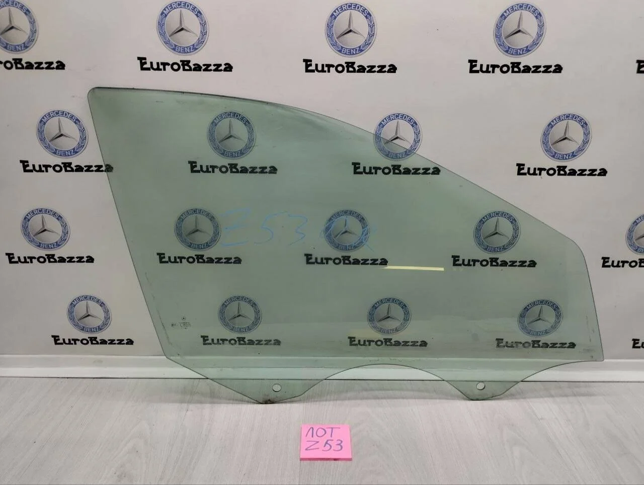 Стекло двери передней правой Mercedes W203
