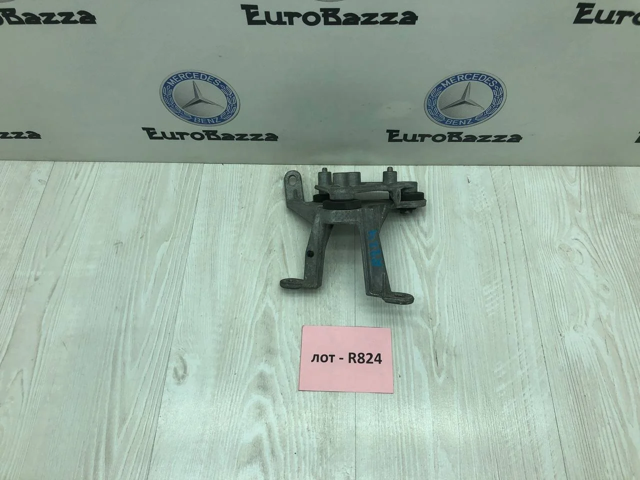 Кронштейн блока ABS Mercedes X204