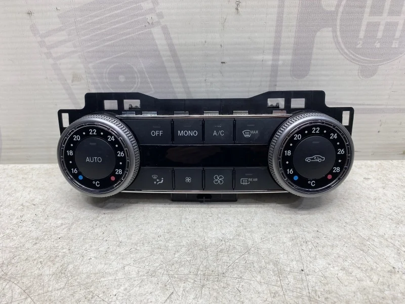 Блок управления климатом Mercedes-benz 2008 W204