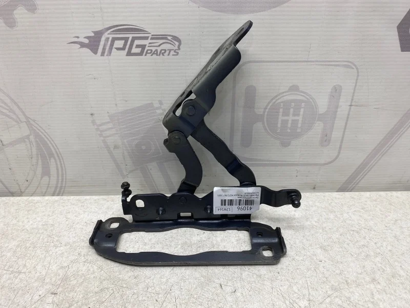 Петля капота правая Mercedes-benz 2008 W204