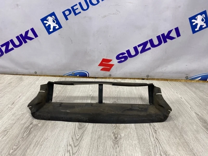 Дефлектор радиатора верхний Ford FOCUS 3 2013