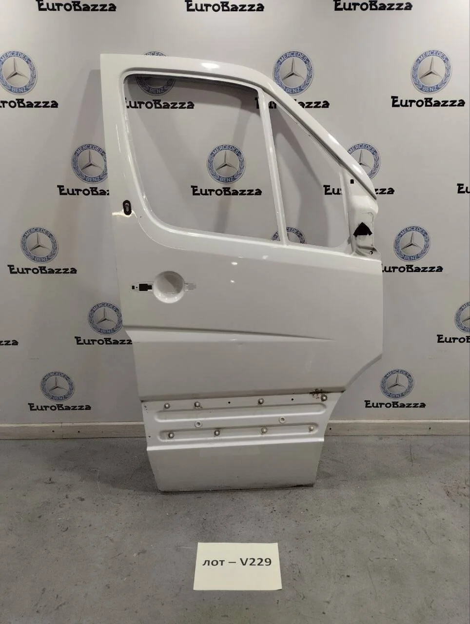 Дверь передняя правая Mercedes W906