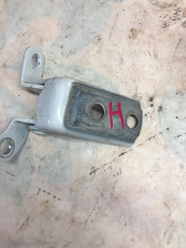 Петля двери нижняя Toyota Premio ZRT260