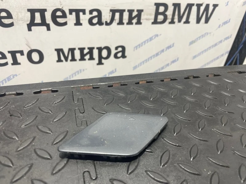 Крышка буксировочного крюка BMW 328iX 51127312748 F30 N20B20A, задняя