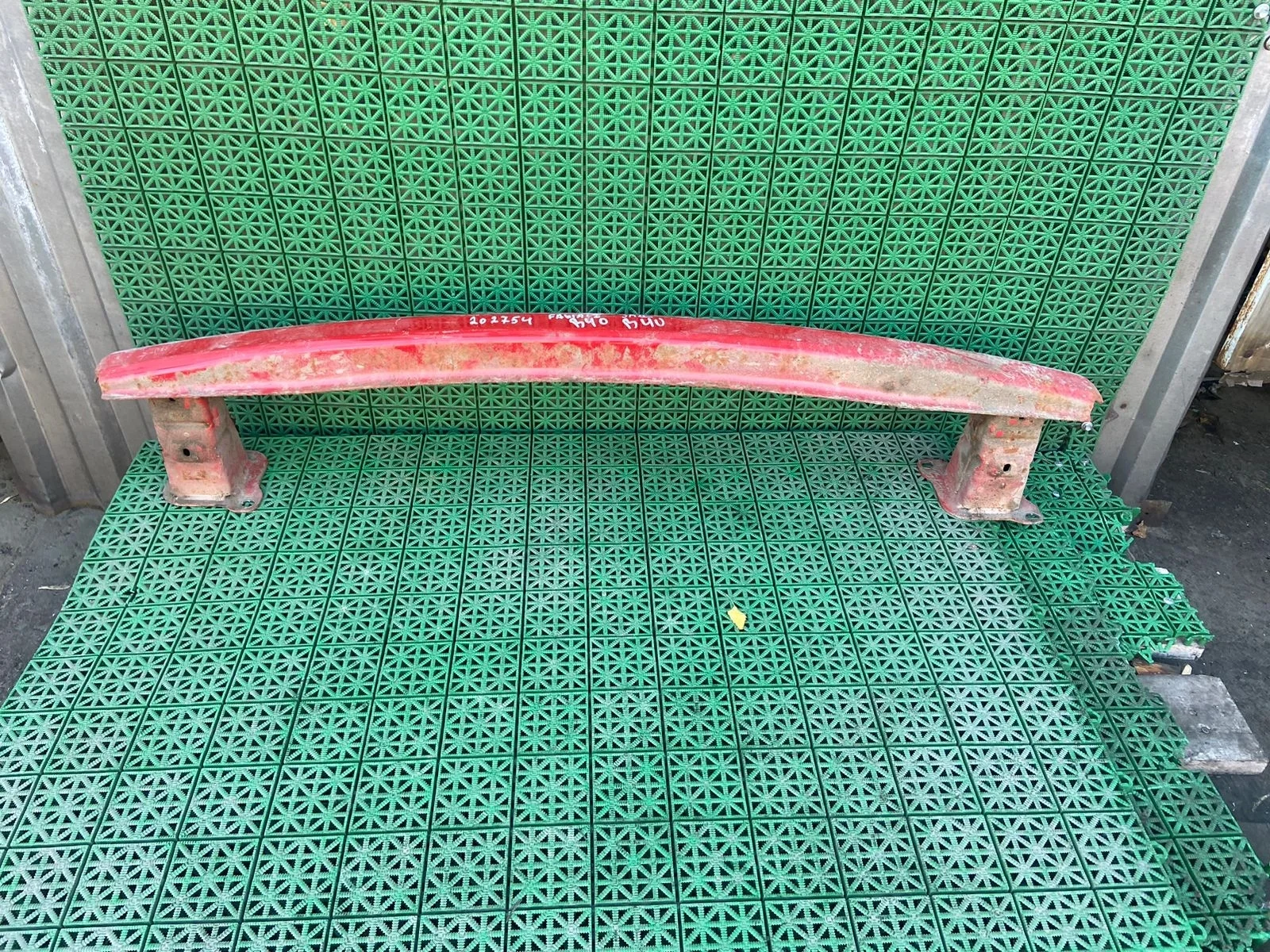 Усилитель бампера SKODA FABIA 2 2007- задний красный б/у FABIA 2(2007-2015)