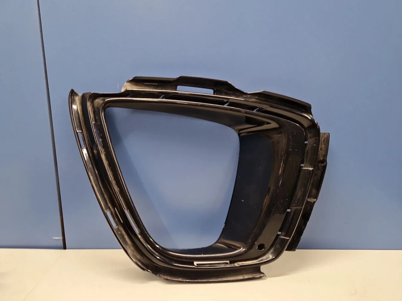 Рамка противотуманной фары правой для KIA Sorento Prime 2014-2020