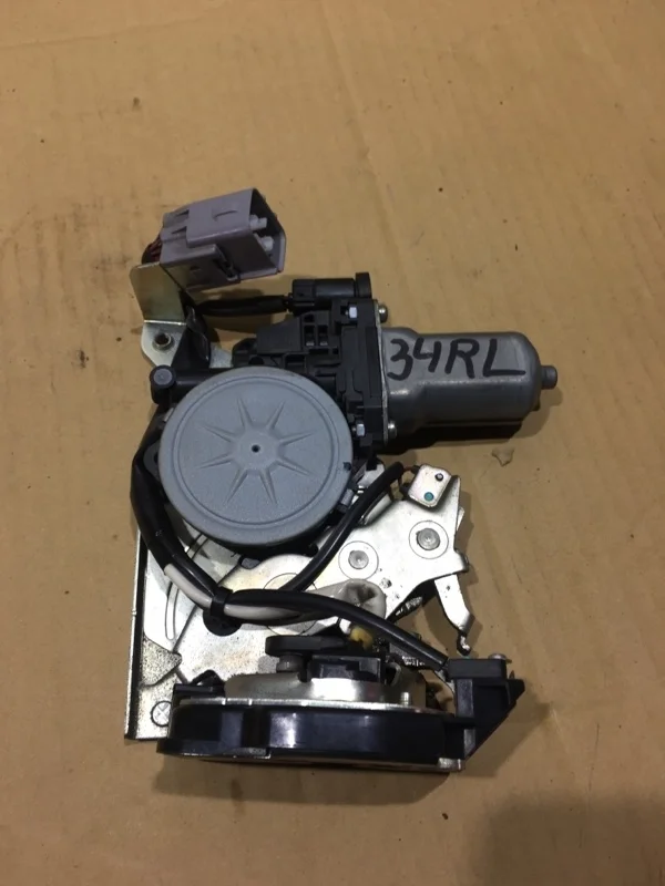 Замок двери багажника TOYOTA Land Cruiser 2015 6939060060 URJ200 1VD-FTV 4.5, задний левый