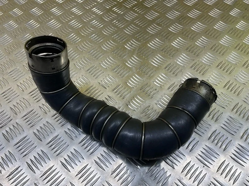 Патрубок интеркулера Nissan Navara (D40) 2004-2015 2010 144635X00B ПИКАП 2.5 D YD25DDTI