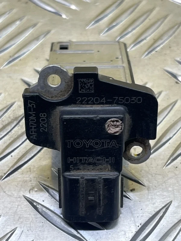 Расходомер воздуха Lexus Lx 570 (2007-2022) 2018 2220475030