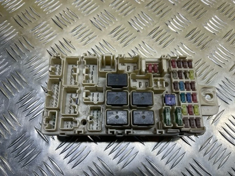 Блок предохранителей Mitsubishi L200 (2006-2015) 2007 8637A105 2.5 D 4D56HP