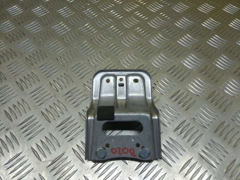 Кронштейн Toyota Hilux (2005-2015) 2013 8918360030 ПИКАП 3.0 D 1KDFTV