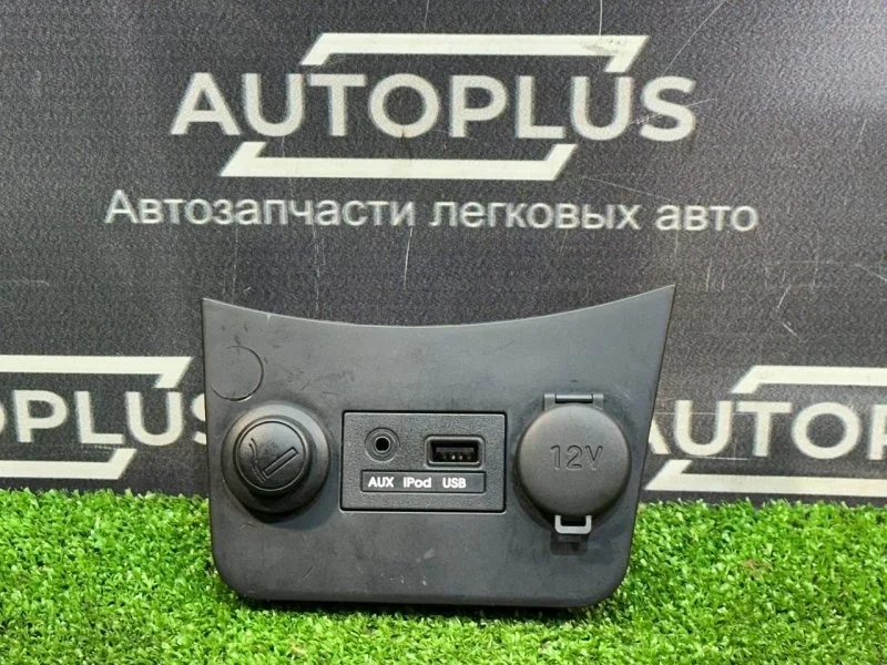 Прикуриватель Hyundai Solaris 2012 951204F000 СЕДАН 1.6 G4FC