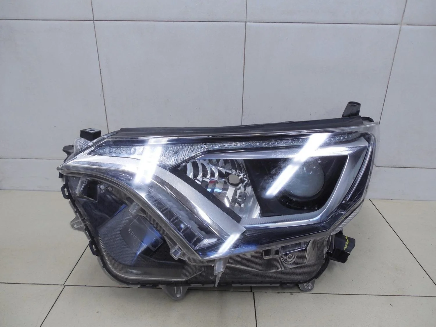 Фара левая RAV 4 2013-2019