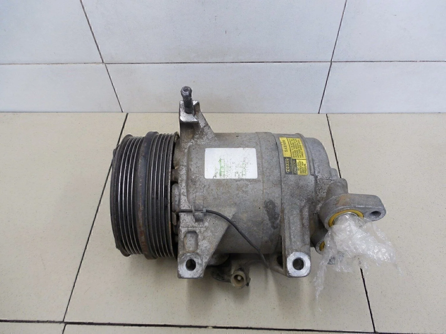 Компрессор системы кондиционирования V50 2004-2012