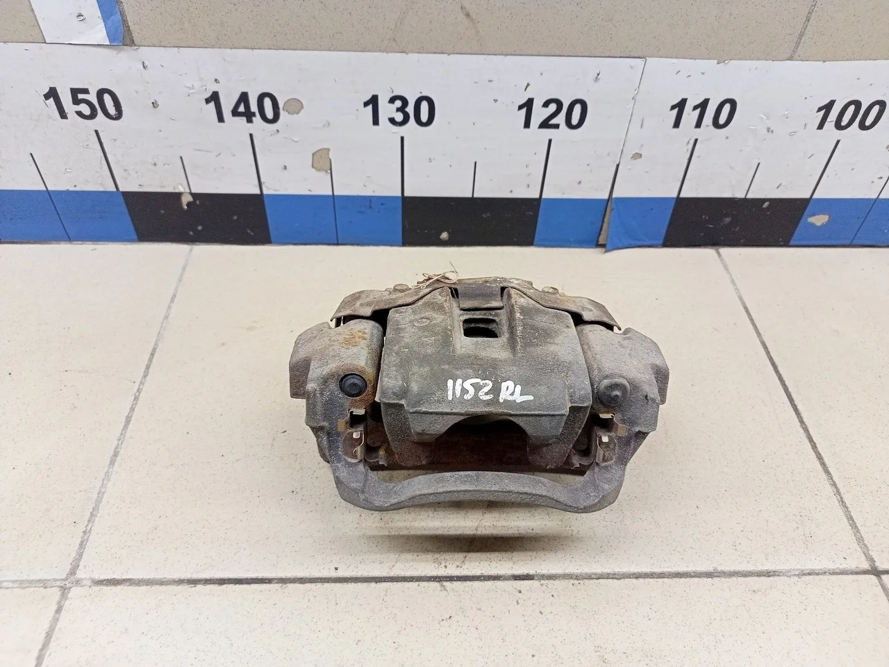 Суппорт задний левый LX 570