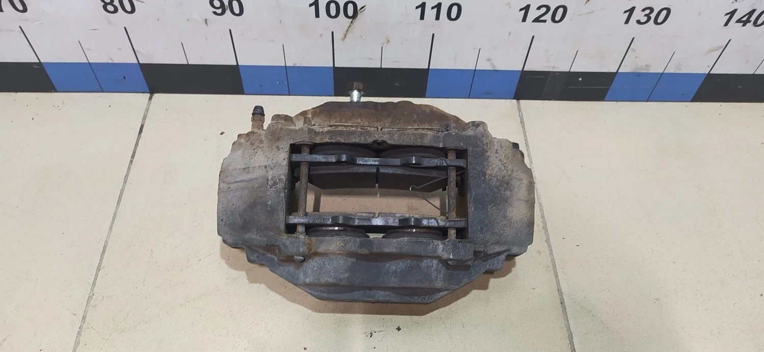 Суппорт передний левый LX 570