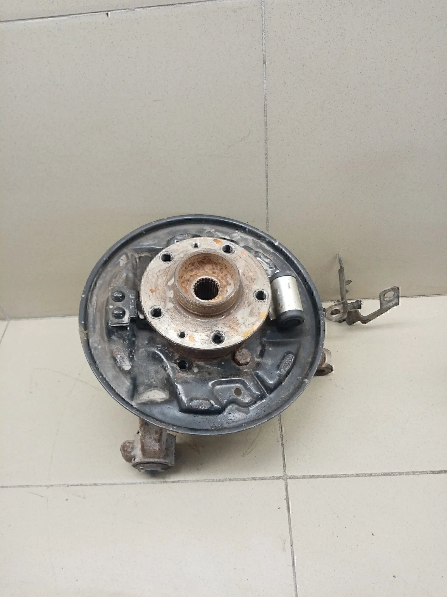 Кулак поворотный задний левый Duster 2012>