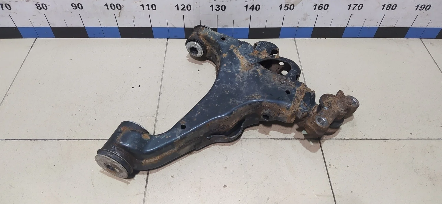 Рычаг передний нижний левый LX 570