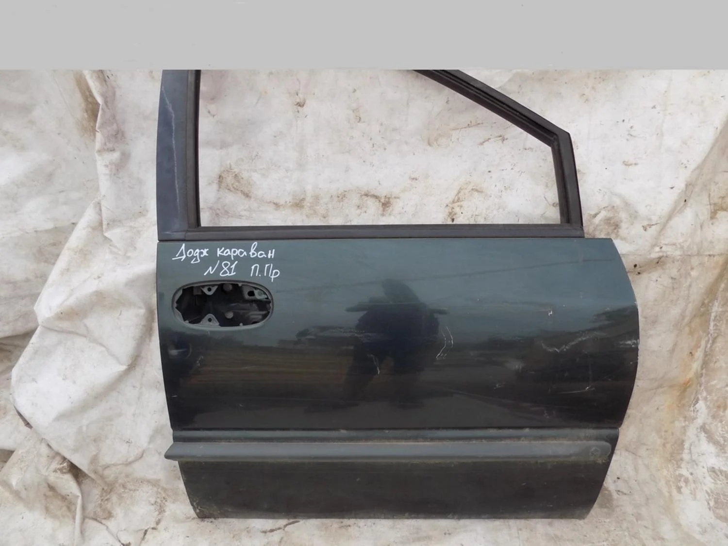 Дверь передняя правая Voyager/Caravan 1996-2001