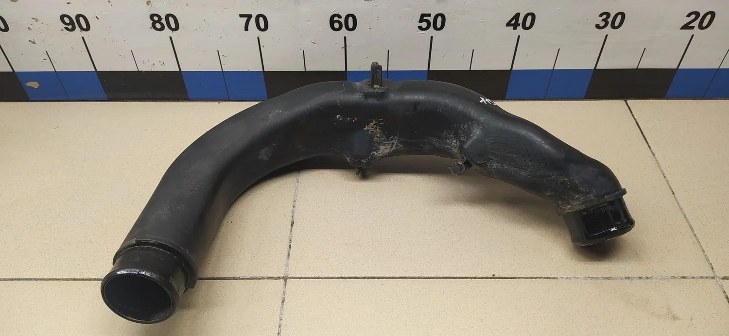 Патрубок воздушного фильтра LX 570