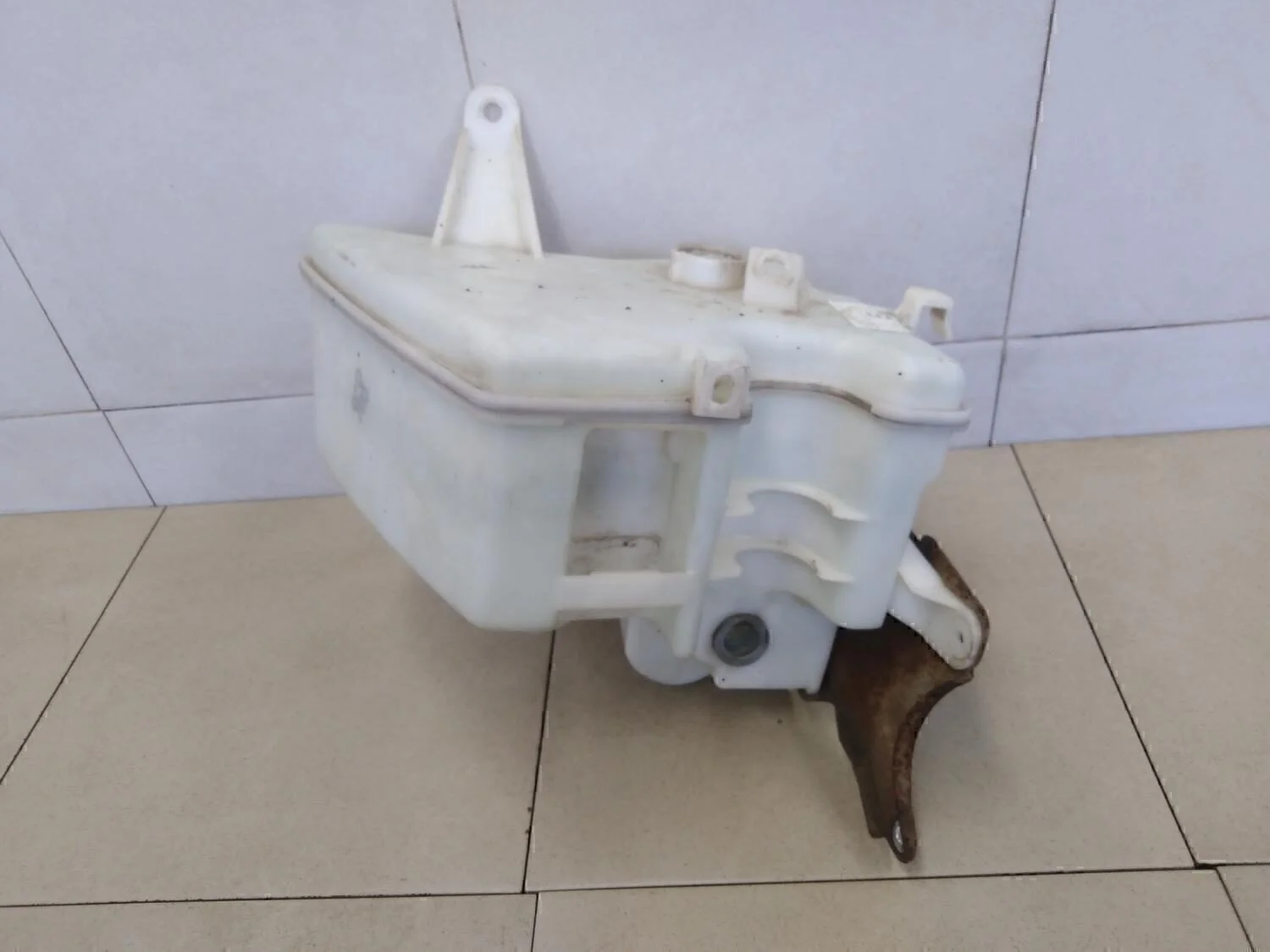 Бачок омывателя лобового стекла Corolla E15 2006-2013