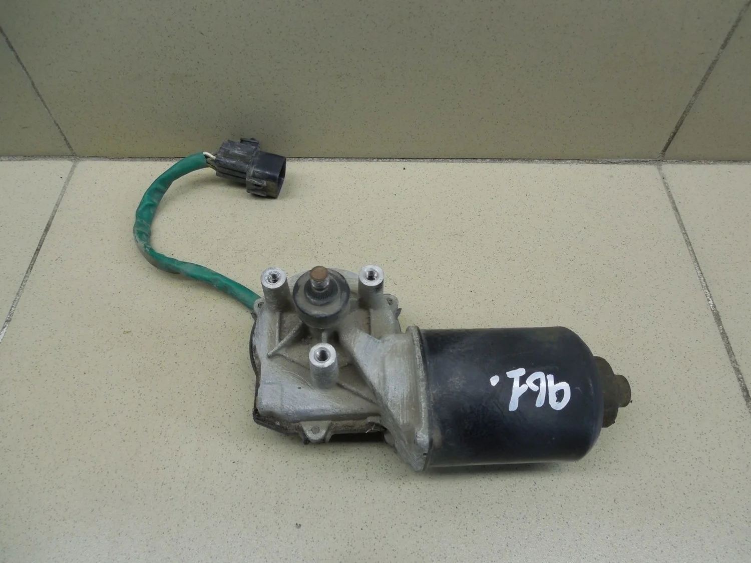 Моторчик стеклоочистителя передний Santa Fe (SM)/ Santa Fe Classic 2000-2012