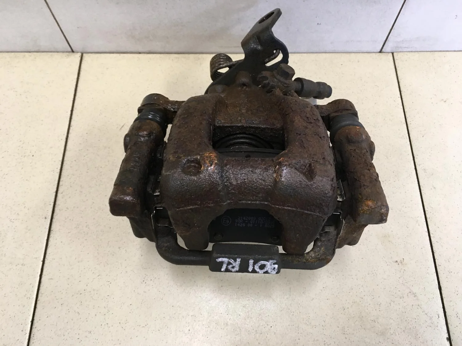 Суппорт задний левый Yeti 2009>