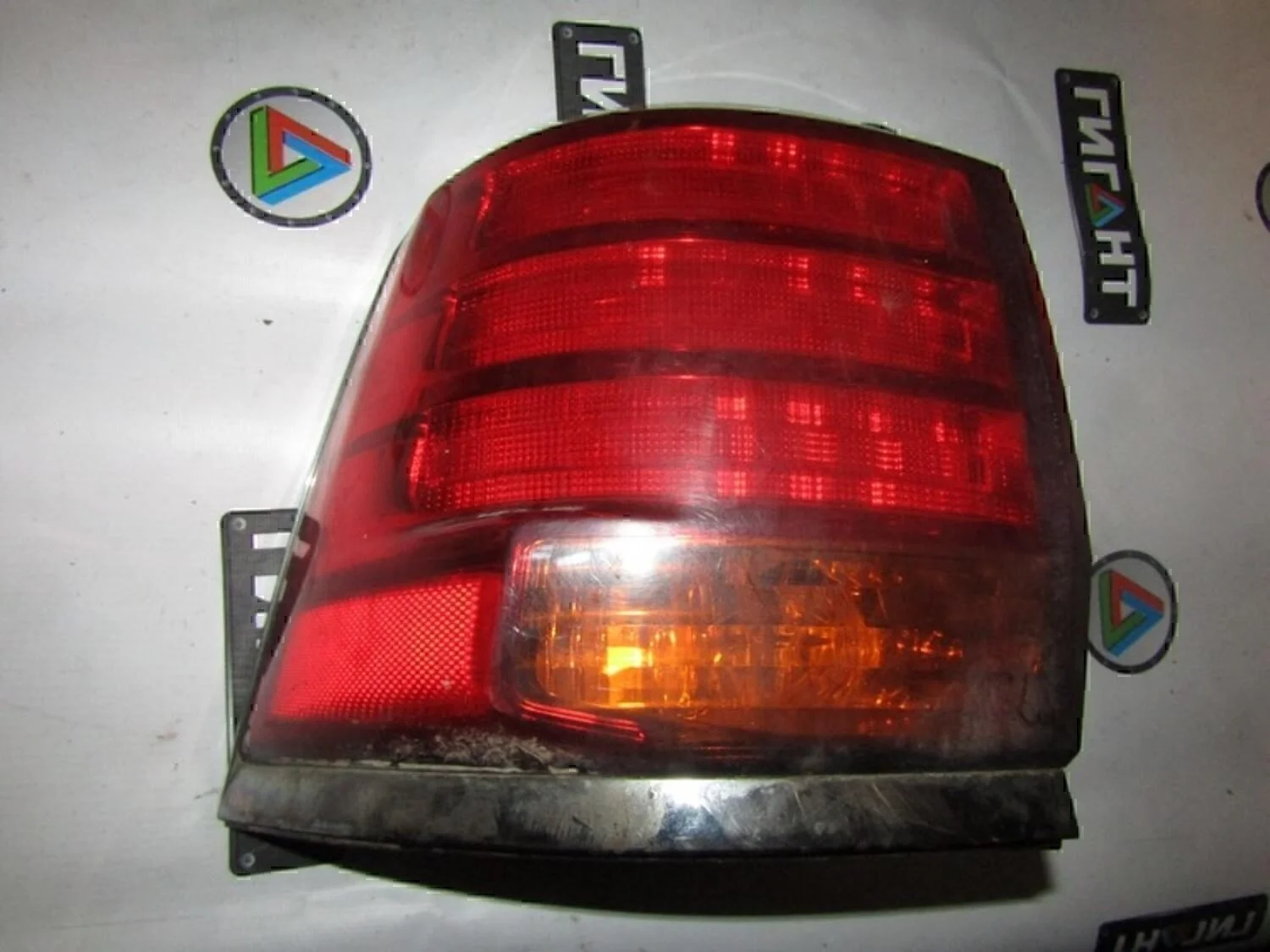 Фонарь задний наружный левый LX 570