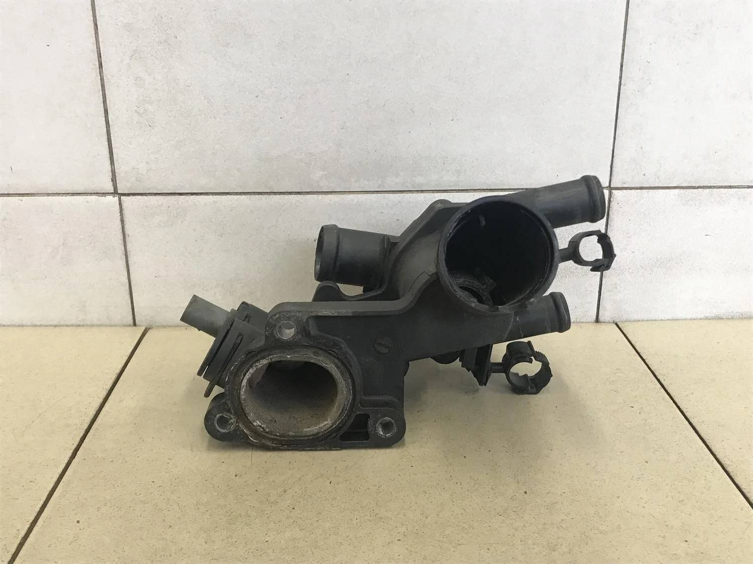 Корпус термостата Fabia 2007-2015