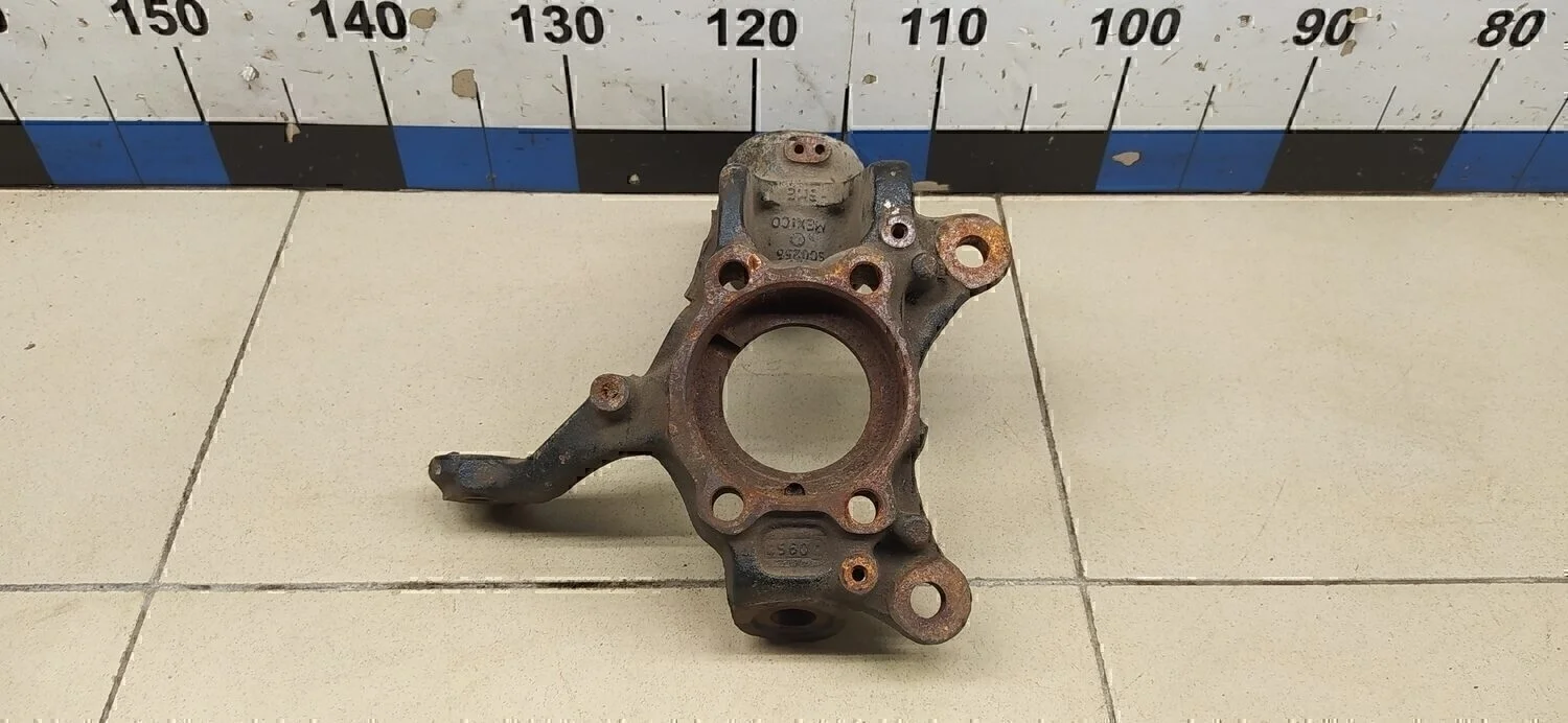 Кулак поворотный передний правый Fabia 1999-2006