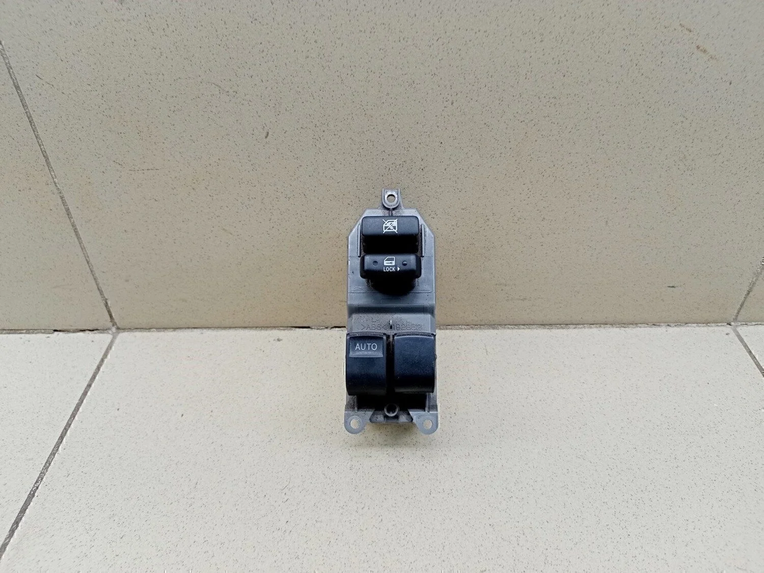 Блок управления стеклоподъемниками Yaris 2005-2011