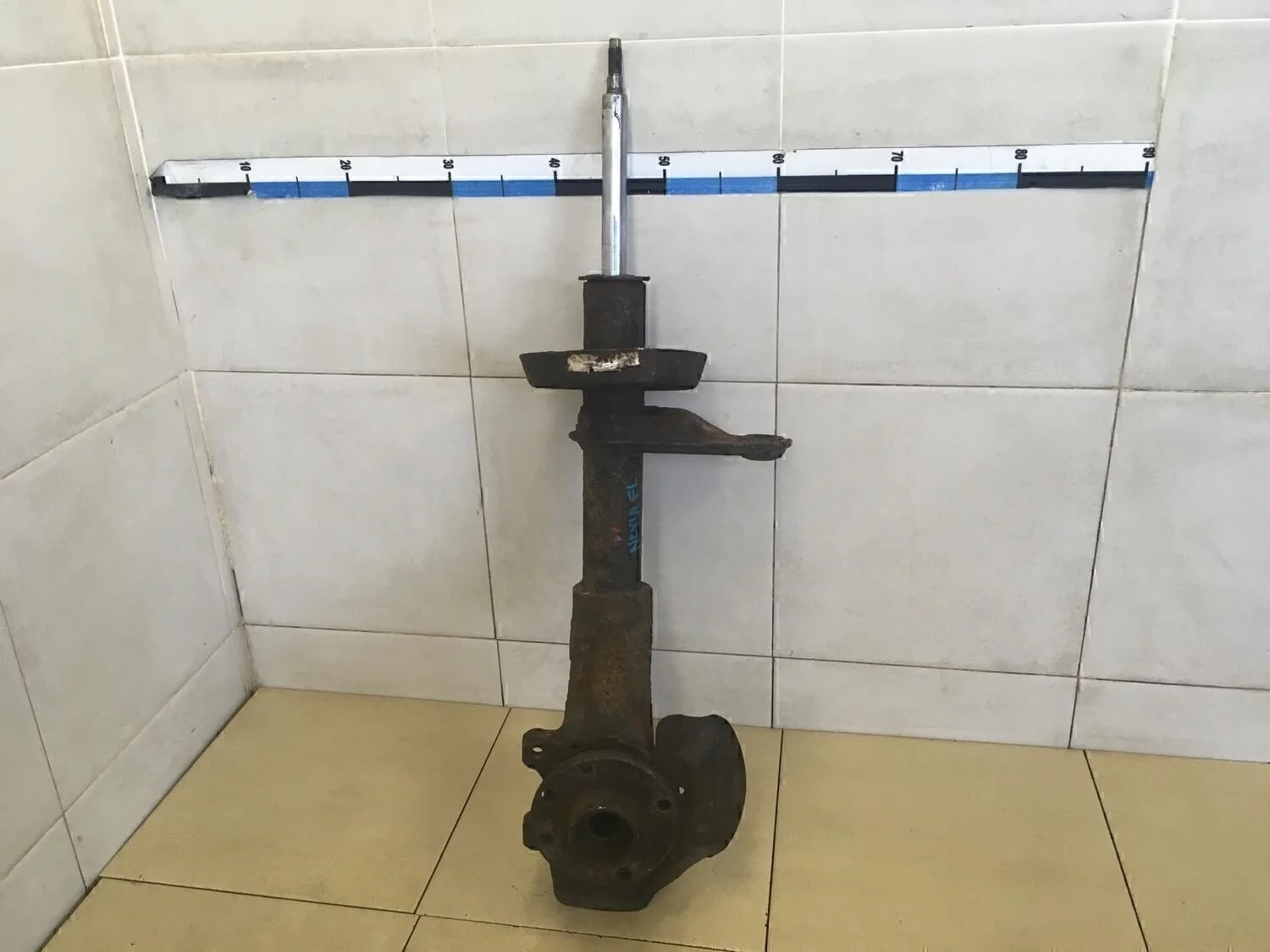 Кулак поворотный передний левый Nexia 1995-2016