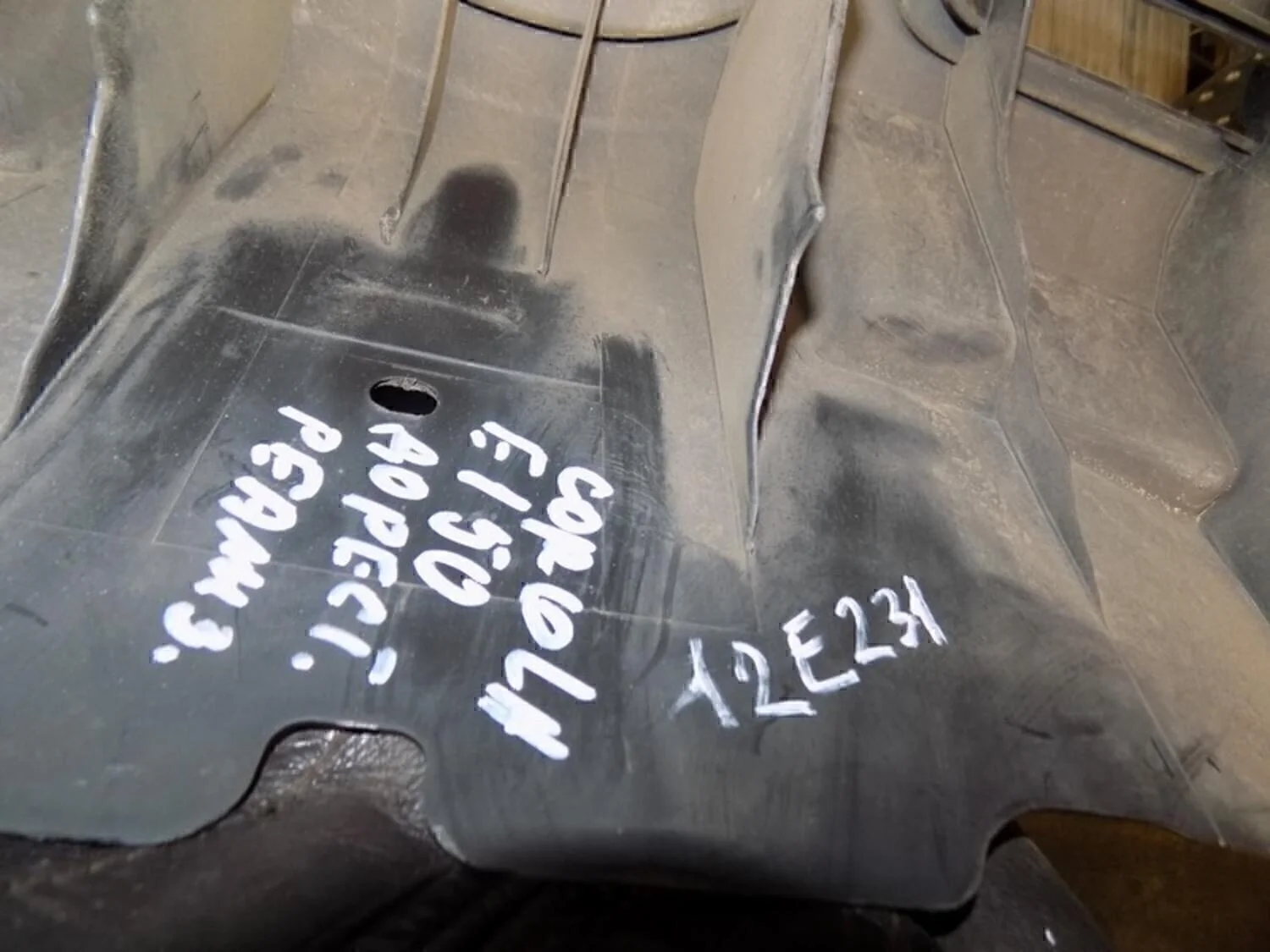 Решетка радиатора Corolla E15 2006-2013