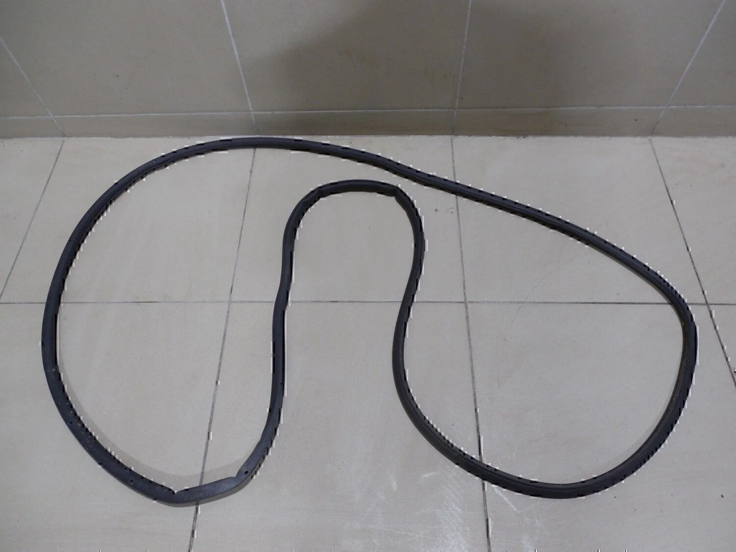 Уплотнитель двери Tiguan 2011-2016