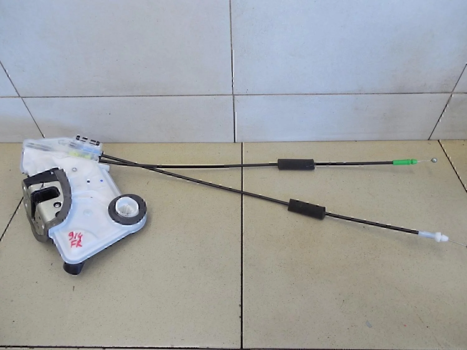 Замок двери передней правой Hi Lux 2015>