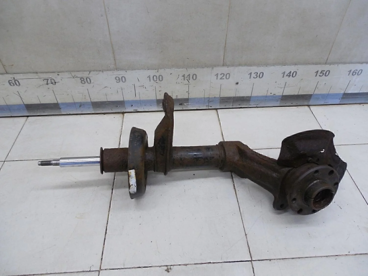 Кулак поворотный передний левый Nexia 1995-2016